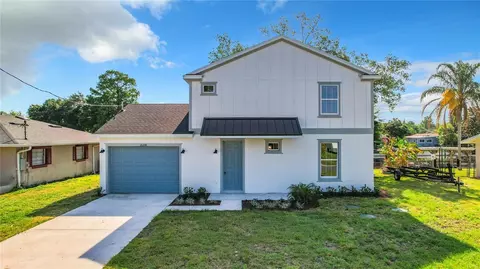 26638 Cayman Dr, Tavares, FL 32778