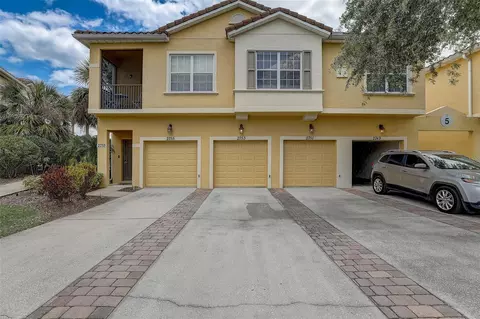 2753 Oakwater Dr #129, Kissimmee, FL 34747