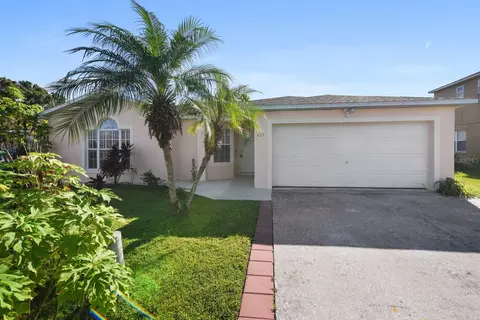 829 Palermo Ct, Kissimmee, FL 34758