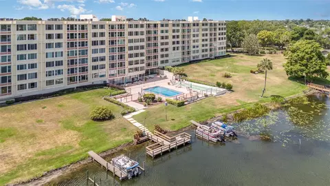 700 Mirror Ter NW #205, Winter Haven, FL 33881