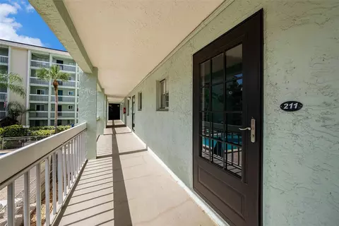 801 83rd Ave N #211, Saint Petersburg, FL 33702