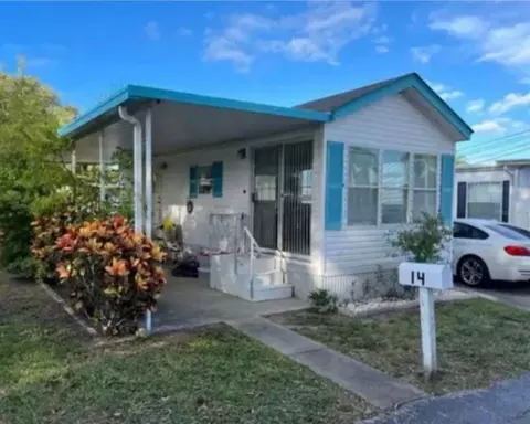 8667 Seminole Blvd #14, Seminole, FL 33772