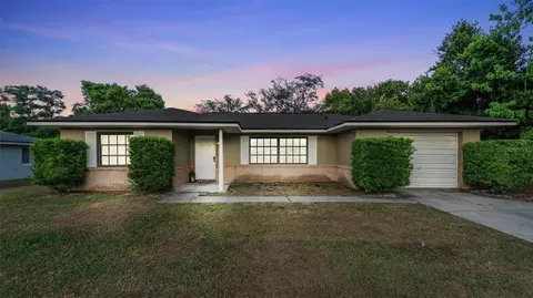 1049 Leeward Dr, Deltona, FL 32738