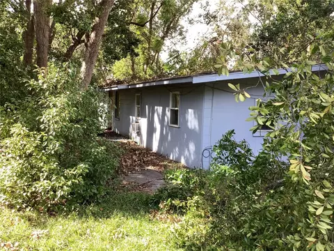 2571 Crescent Dr, Mount Dora, FL 32757