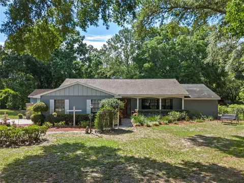27905 Lisa Dr, Tavares, FL 32778