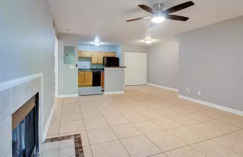 415 Lakepointe Dr #202, Altamonte Springs, FL 32701
