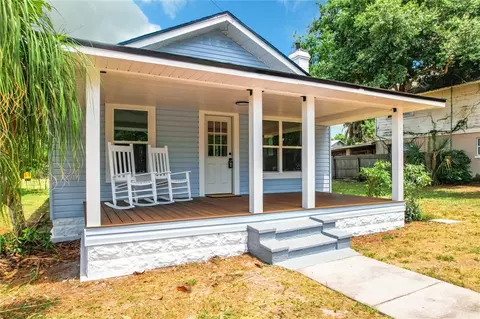 420 N Texas Ave, Tavares, FL 32778