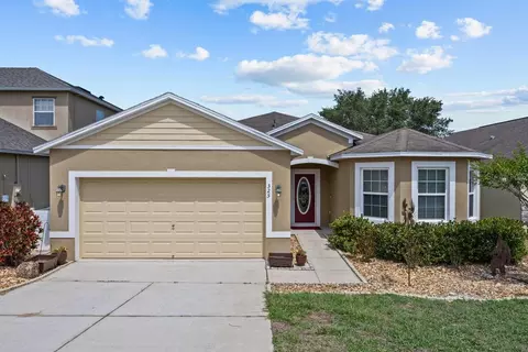 325 Red Kite Dr, Groveland, FL 34736