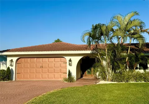 365 6th Ave N, Tierra Verde, FL 33715