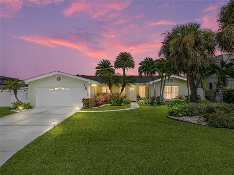 217 Driftwood Ln, Largo, FL 33770