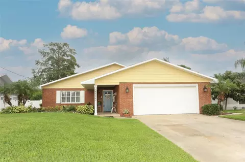 26625 W Cove Dr, Tavares, FL 32778
