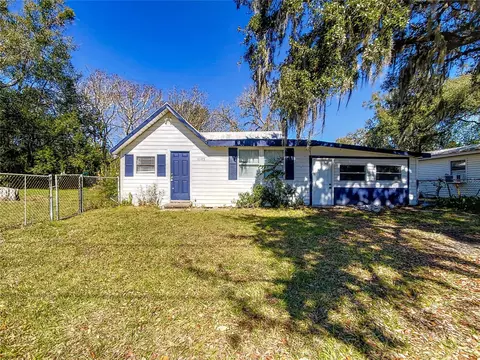 16105 3rd St, Umatilla, FL 32784