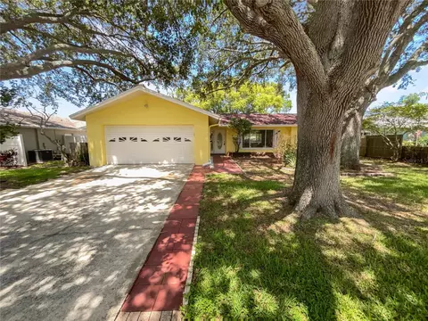 10810 Del Prado Dr W, Largo, FL 33774