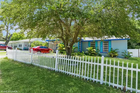 1612 Crest Ave, Leesburg, FL 34748