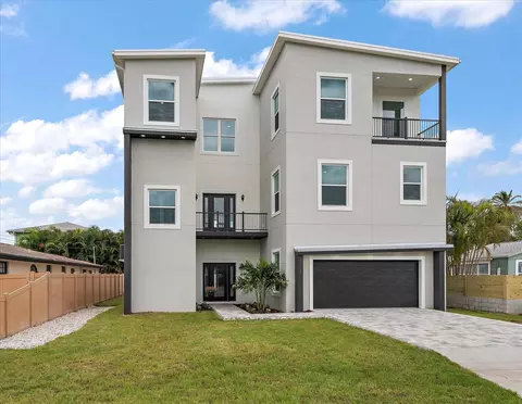 16113 2nd St E, Redington Beach, FL 33708 photo 1