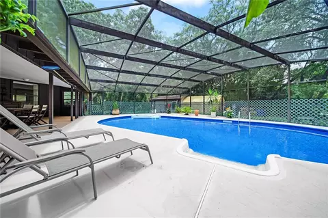 555 S Dale Cir, Deland, FL 32720