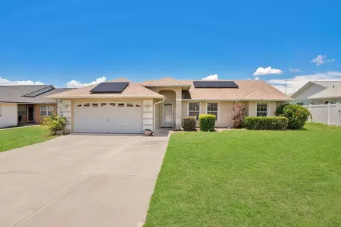318 Woodview Dr, Tavares, FL 32778