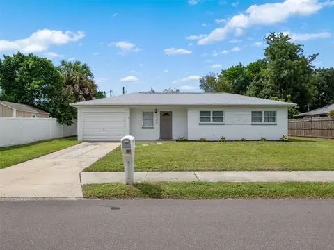 6308 Columbia Dr, Bradenton, FL 34207