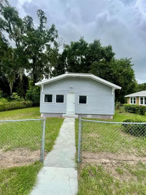 916 NW 7th St, Ocala, FL 34475