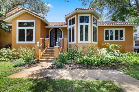 1821 Lakeshore Cir, Longwood, FL 32750