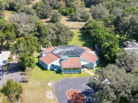 9475 Silver Lake Dr, Leesburg, FL 34788