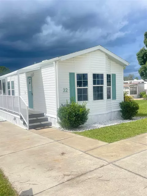 32 Kove Blvd, Osteen, FL 32764