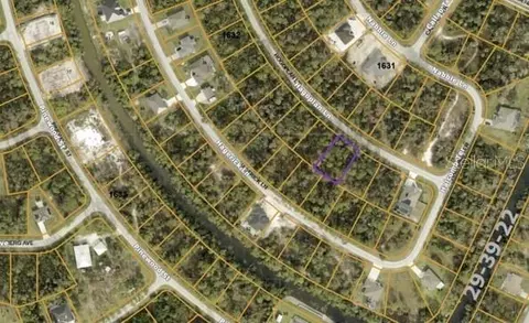 Hagoplan Lane, North Port, FL 34288