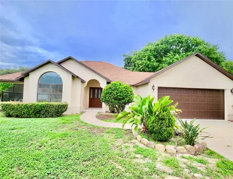 36605 Francis Dr, Grand Island, FL 32735