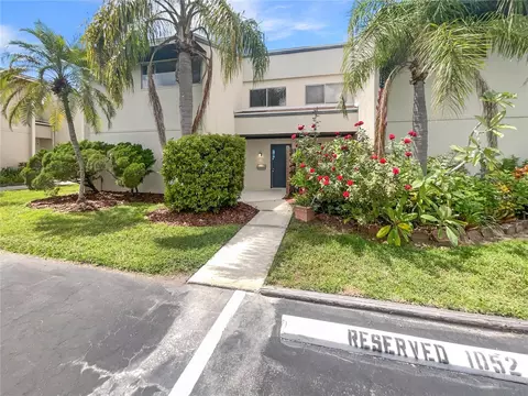 1052 Longfellow Cir, Sarasota, FL 34243
