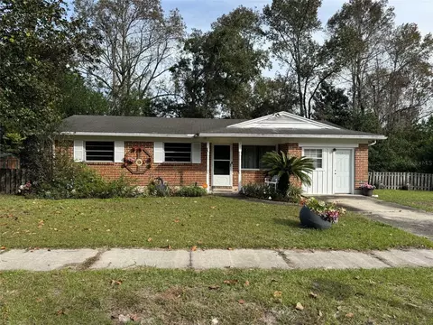 1701 Grove Park Dr, Orange Park, FL 32073