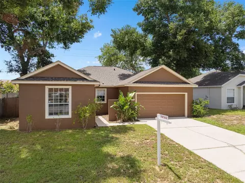 131 Bluff Pass Dr, Eustis, FL 32726