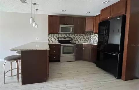 1860 Massachusetts Ave NE #214, Saint Petersburg, FL 33703