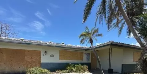 2400 S Shore Dr SE, Saint Petersburg, FL 33705