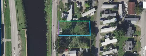 205 SE 1st Ave, South Bay, FL 33493