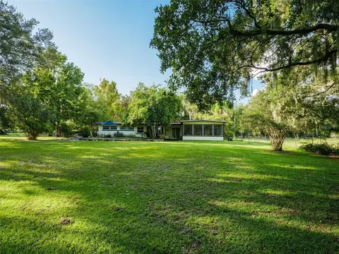 611 E Main St, Geneva, FL 32732 photo 1