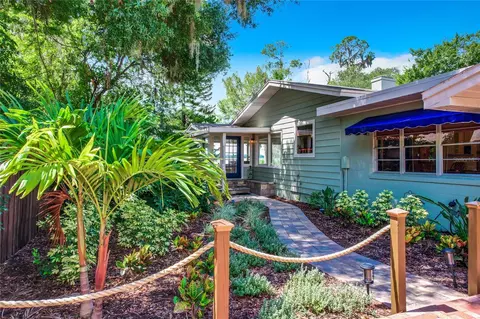 32545 Lakeshore Dr, Tavares, FL 32778