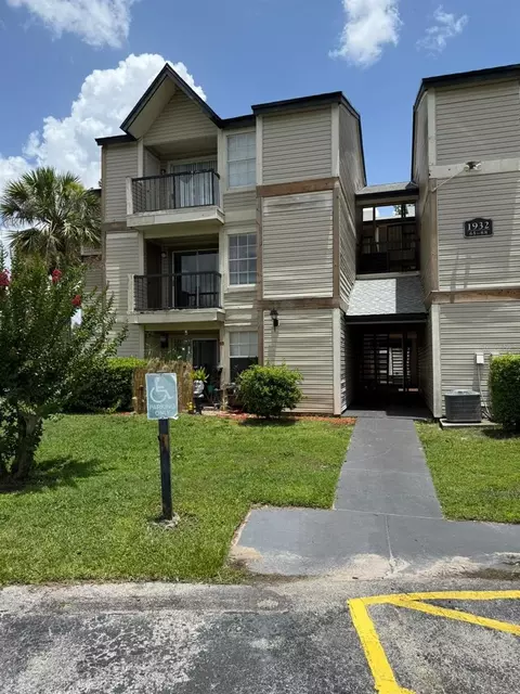 1932 Lake Atriums Cir #70, Orlando, FL 32839