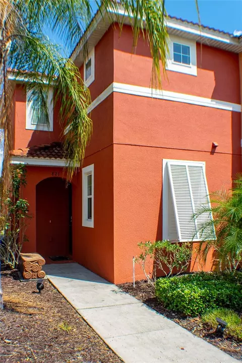 821 Las Fuentes Dr, Kissimmee, FL 34746