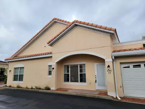 332 David Walker Dr #J-2, Tavares, FL 32778