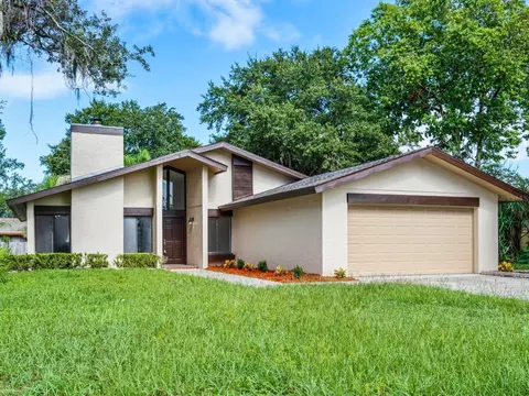 2107 Elmwood Ct, Plant City, FL 33563