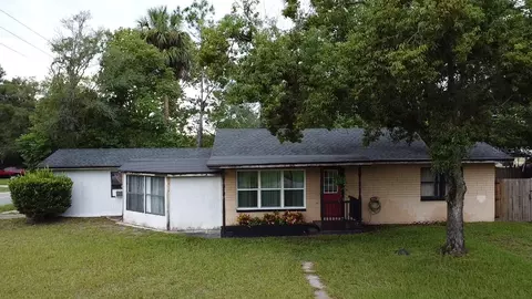 890 Margaret St, Deland, FL 32720