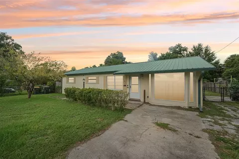 619 Wisteria Ave, Umatilla, FL 32784