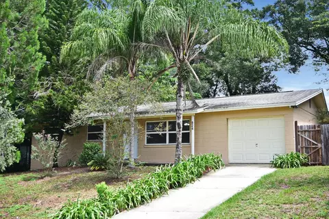824 Rolling Green Dr, Apopka, FL 32703