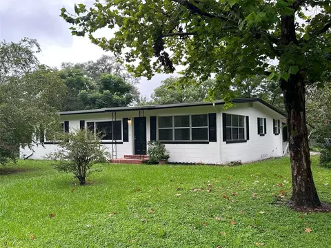 800 Margaret St, Deland, FL 32720