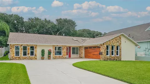 809 E 19th Ave, New Smyrna Beach, FL 32169
