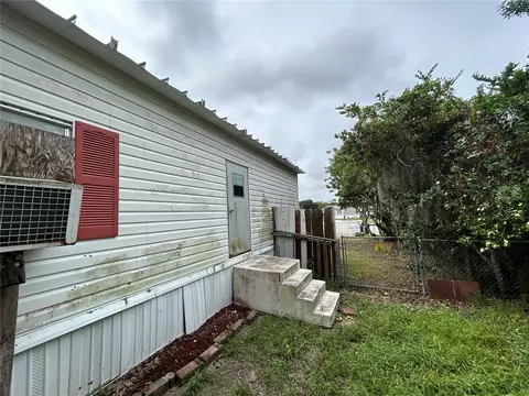 9 Pinewood Ct, South Daytona, FL 32119