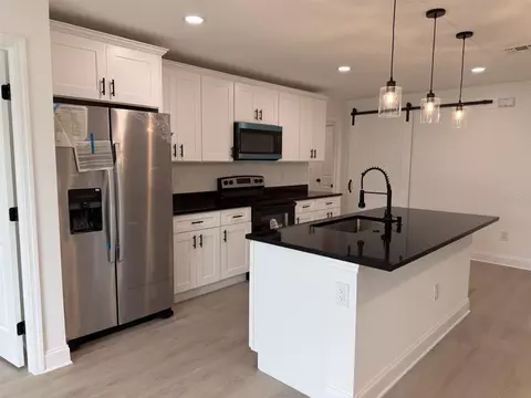 Kitchen - 5400 Lafayette Ave, Sebring, FL 33875 photo 3 of 6