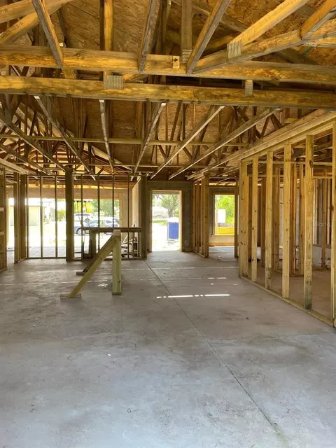 Entry Way - 5400 Lafayette Ave, Sebring, FL 33875 photo 4 of 5