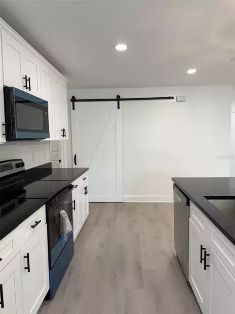 Kitchen - 5400 Lafayette Ave, Sebring, FL 33875 photo 6 of 6