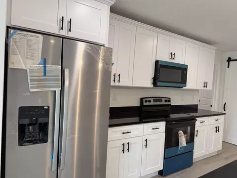 Kitchen - 5400 Lafayette Ave, Sebring, FL 33875 photo 4 of 6